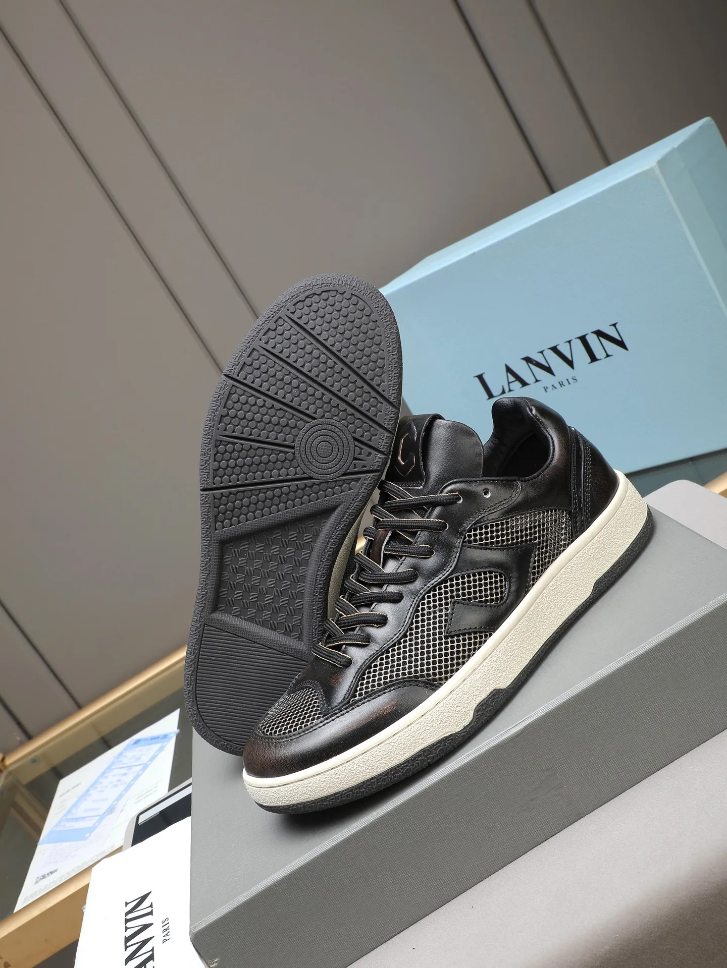 Men's shoes 💰640 [LANVIN] The latest fashionable item! High quality CLAY series‼ ️ The latest trendy products of the season 🌈Many bloggers have planted grass and purchased the original open-mold customization. The upper and outsole are sewn with mark threads without edge sealing. Multiple material splicing combination design. Very versatile for fashionable and casual wear. Comfortable on the feet. Self-recommended. Upper cowhide + cow suede + breathable mesh lining. Foot-padding cowhide. Exclusive original open-mold clear logo rubber outsole ⚠️38-44 (customized for 45)